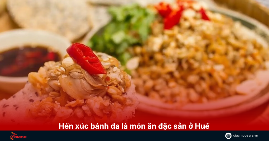 Hến xúc bánh đá món ăn đặc sản ở Huế