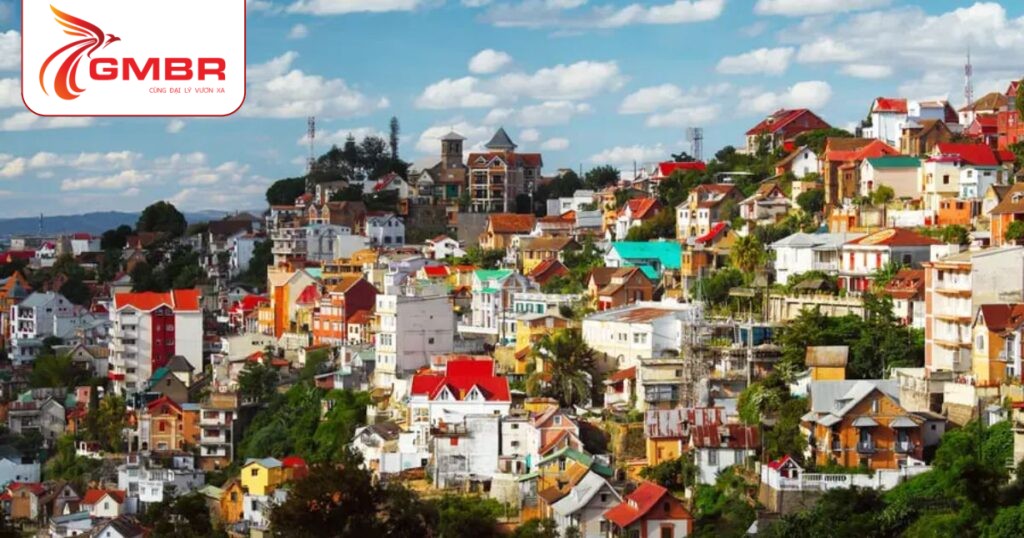 Du lịch Madagascar: Thời điểm du lịch, Địa điểm, Lịch trình du lịch & Hãng hàng không khai thác chuyến bay từ Việt Nam đến Madagascar 2 Thủ đô Antananarivo