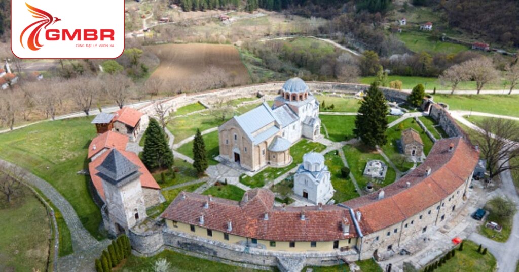 Du lịch Serbia: Địa điểm du lịch, Lịch trình du lịch & Hãng hàng không khai thác chuyến bay đến Serbia 3 Tu viện Studenica